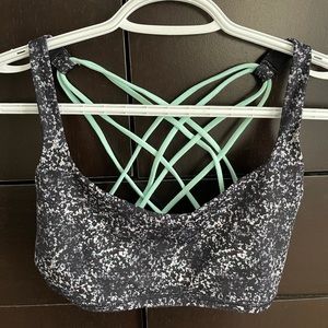 Lululemon sz8 free to be wild bra